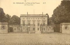 CPA Versailles Le Palais du Petit Trianon 