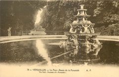 CPA Versailles Le Parc Bassin de la Pyramide 