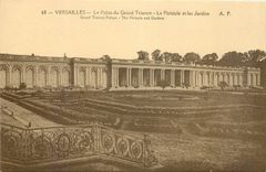 CPA Versailles Le Palais du Grand Trianon Le Peristyle et les Jardins 