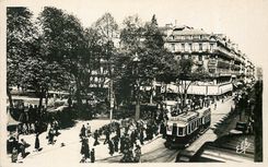 CPA Toulouse La Rue d'Alsace Lorraine et Square du Capitole Tramway