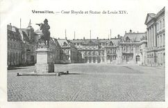 CPA Versailles Cour Royale et Statue de Louis XIV 