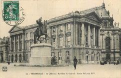 CPA Versailles Le Chateau Pavillon de Gabriel Statue de Louis XIV 