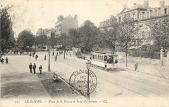 CPA Le Havre Place de la Bourse et Sous Prefecture Tramway