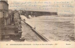 CPA Arromanches Les Bains La Digue un Jour de Tempete 
