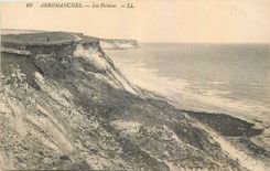 CPA Arromanches Les Falaises 