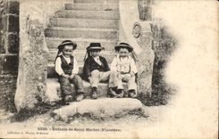 Gretagne- Children of Saint Herbot (Finistere) - CPA Children