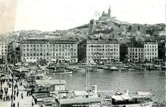 CPA Marseille B du R Le Quai des Belges et Notre Dame de la Garde Bateaux