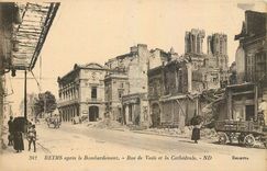 CPA Reims apres le Bombardement Rue de Vesle et la Cathedrale Militaria