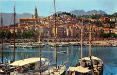 CPM Menton Alpes Maritimes Le Port et la Vieille Ville Bateaux