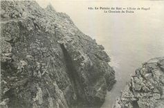 CPA La Pointe du Raz L'Enter de Plogoff La cheminee du diable