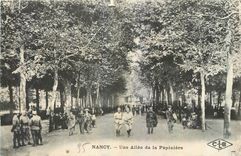 CPA Nancy Une Allee de la Pepiniere Militaria