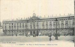 CPA Nancy La Place et Statue Stanislas L'Hotel de Ville 