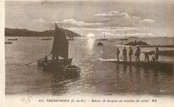 CPA Trebeurden C du N Retour de barques au coucher du soleil Bateau