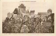 CPA La Fort Lalatte Cote Ouest et les formidables rochers sur lesquels il est construit 
