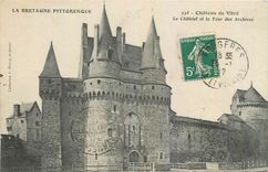 CPA Chateau de Vire Le Chatelet et la Tour des Archives 