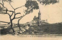 CPA Marseille ND de la Garde a traver les Pins 