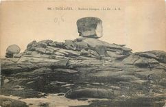 CPA Tregastel Rochers etranges Le De