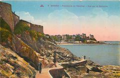 CPA Dinard Promenade du Moulinet Vue sur la Malouine 