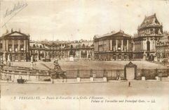 CPA Versailles Palais de Versailles et la Grille d'Honneur 