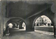 CPM Villeneuve sur Lot Lot et Garonne Les Cornieres Place Lafayette 