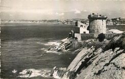 CPM St Jean de Luz Les Falaises et le Fort  