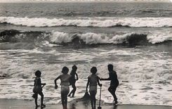 CPM Scenes de Place Marre Montanle