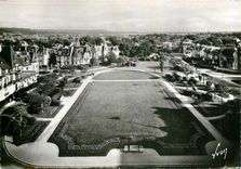 CPM Cabourg (Calvados) Vue d'ensemble des jardins