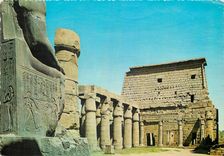 CPM Temple de Louxor Cour de devant de temple de Ramses II