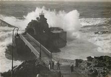 CPM Biarritz Le rocher de la veirge par tempete