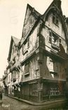 CPM Tours (I et L) Vieilles Maisons a l'angle des Rues du change et de la Rotisserie