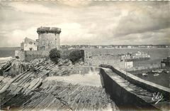 CPM St Jean de Luz (Basses Pyrenees) Le Fort du Socoa et la Baie de St Jean de Luz a droite l'Entree