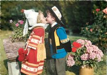 CPM Enfants en costumes de Fouesnant a Benodet