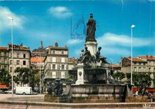 CPM Le Puy en Velay La Fontaine Crozatier et vue sur N D de France