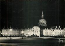 CPM Paris la nuit L'Hotel des Invalides vu de l'Esplanade