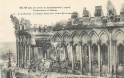 CPA Reims Dans ses annees de bombardement 1914 18 La Cathedrale L'Abside detail de la Galerie Haute 