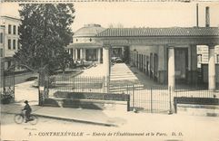 CPA Contrexeville Entree de l'Etablissement et le Parc 