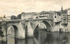CPM Villeneuve sur Lot Le Pont Vieux 