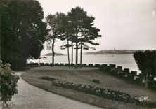 CPM Dinard Vue sur Saint Malo 