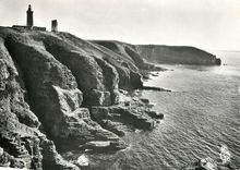 CPM Cap Frehel C du N Les Phares et les Falaises a Contre jour 
