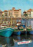 CPM Saint Jean de Luz Le port Au fond la Maison de l'Infante Bateaux