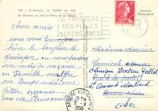 CPM En Bretagne La Pointe du Raz Les Brisants au fond le Phare de la Vieille 