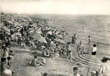 CPM Le Grau du Roi Gard La Grande Plage 