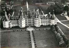 CPM Chambord Loir et Cher La Facade nord ouest du Chateau A droite la Chapelle vue d'Avion 