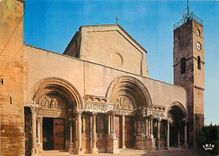 CPM Saint Gilles Gard L'Eglise la facade 