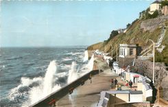 CPM Granville Manche Effet de Vagues sur le Plat Gousset 