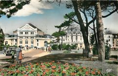 CPM Cabourg Le Casino et les Jardins
