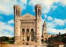 CPM Lyon La Basilique N D  de Fourviere la Facade