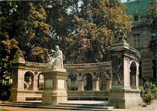 CPM Valenciennes (Nord) Le Monument Froissart