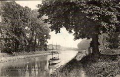 Nogent on the Marne CPA the Marne a small yacht