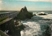 CPM Biarritz (Pyr Atl) En pays Basque Le rocher de la Vierge